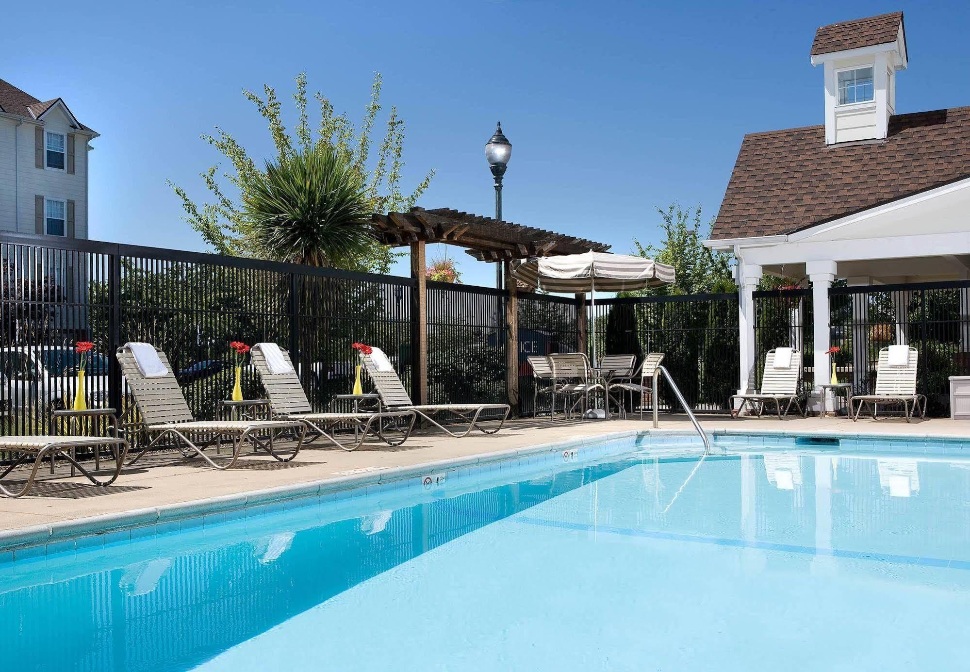 Sonesta Simply Suites Seattle Renton Bagian luar foto